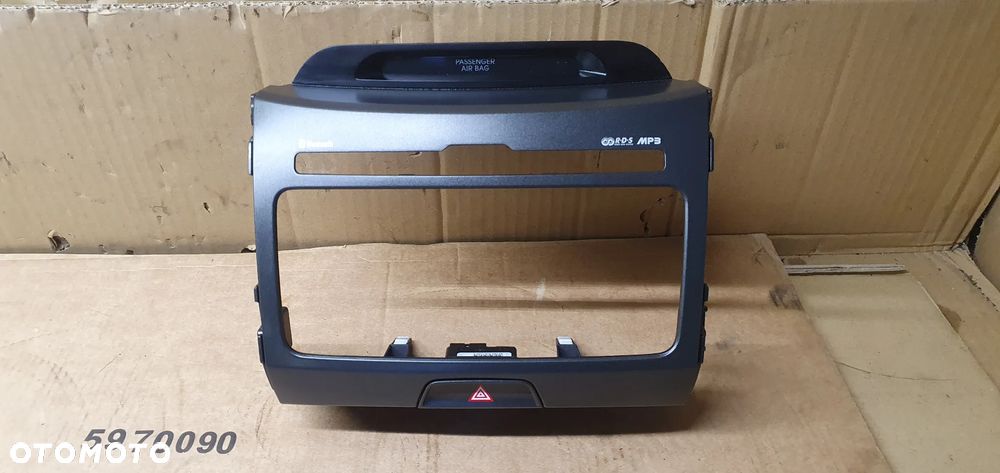 Ramka dekor radia konsoli włącznik awaryjnych Kia Sportage III - 1