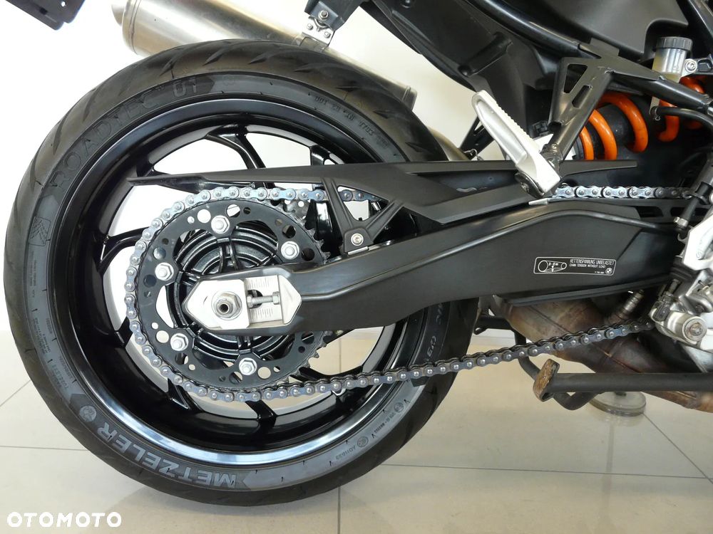 BMW F - 24