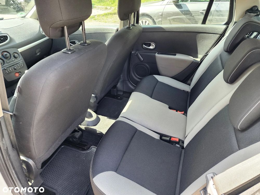 Renault Clio 1.2 16V 75 Expression - 25