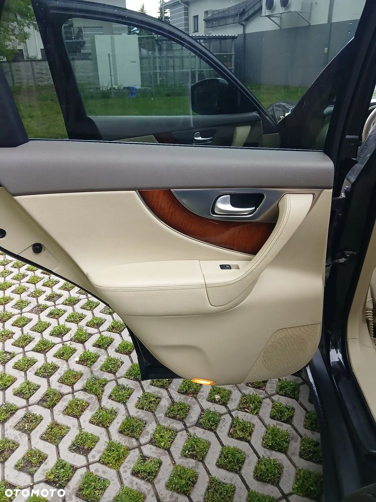 Infiniti FX FX30d S - 23
