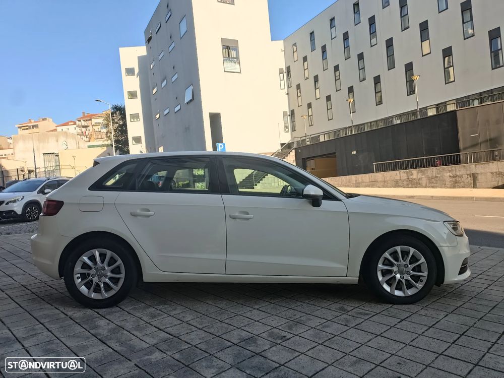 Audi A3 Sportback 1.6 TDI Advance Ultra - 6