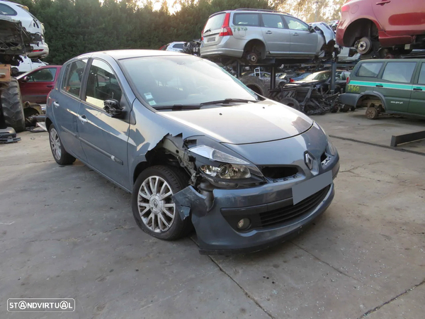 Renault Clio III 1.5 DCI (86cv) de 2006 - Peças Usadas (8160)