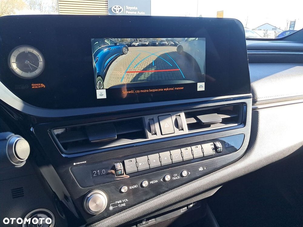 Lexus ES 300h Business Edition - 26