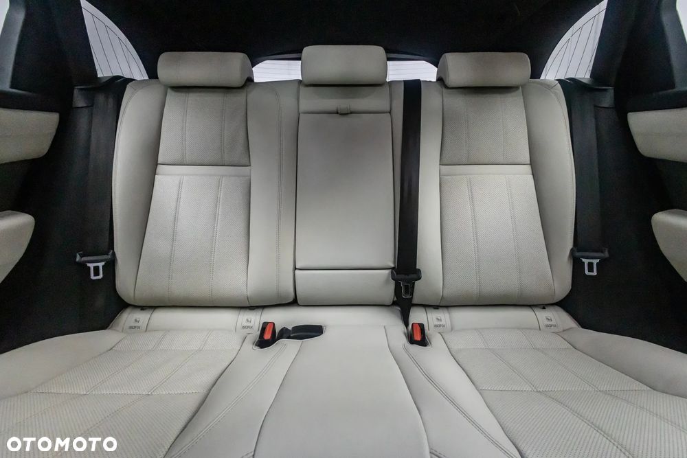 Land Rover Range Rover Velar 3.0 D300 mHEV SE - 17