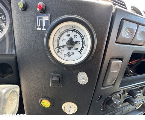 Land Rover Defender - 23