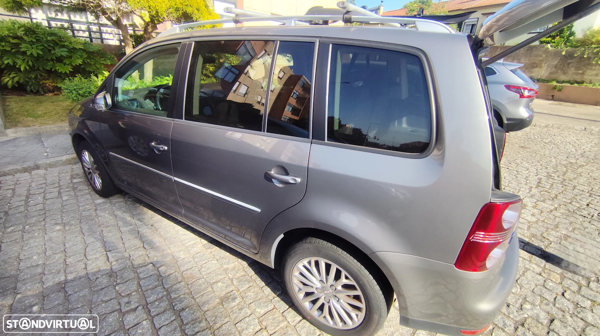 VW Touran 1.9 TDi Highline 7L - 10