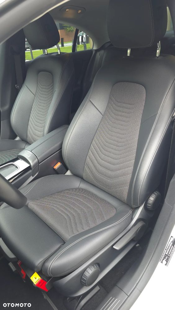 Mercedes-Benz CLA 200 7G-DCT - 19