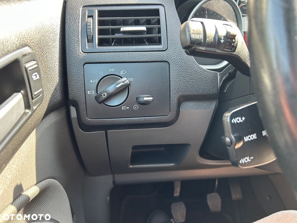 Ford Kuga 2.0 TDCi 2x4 Titanium - 13