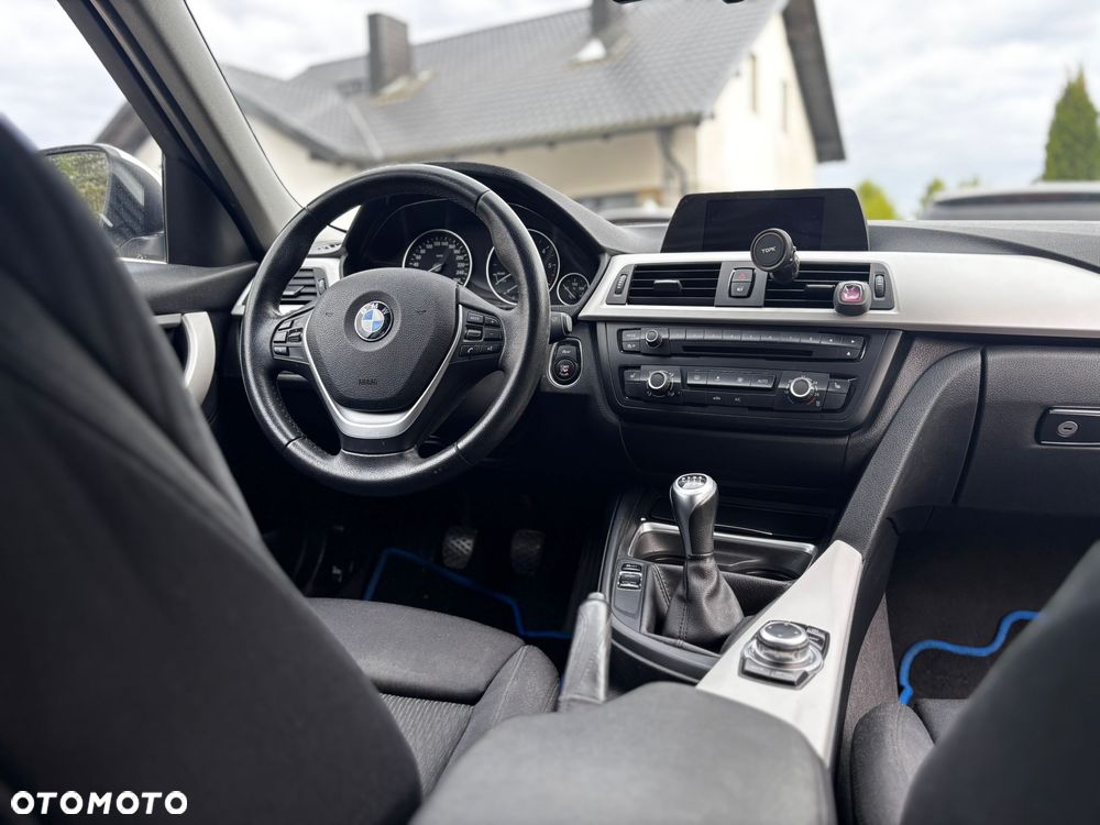 BMW Seria 3 318d DPF - 20