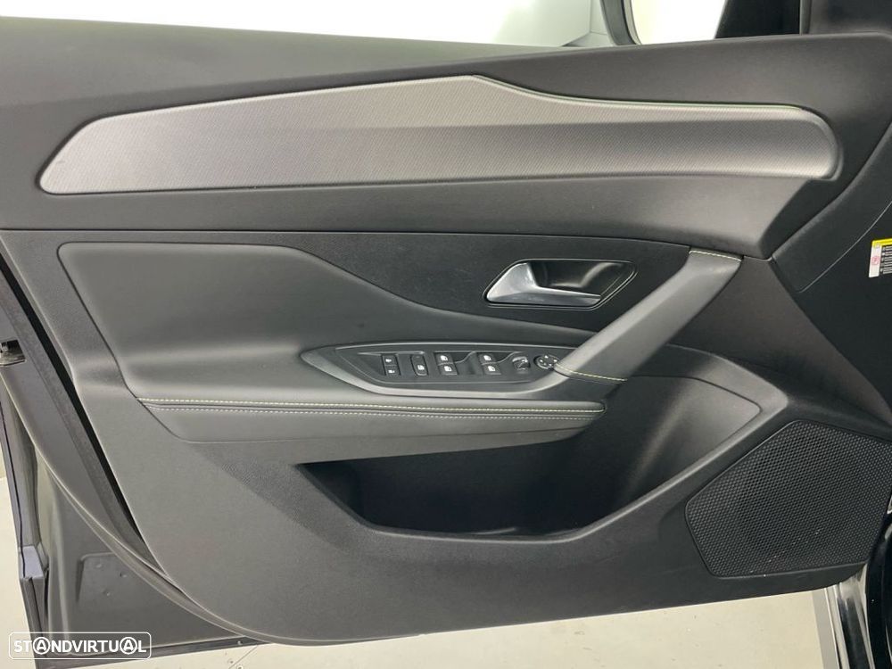 Peugeot 308 1.2 PureTech GT EAT8 — fotografia 16