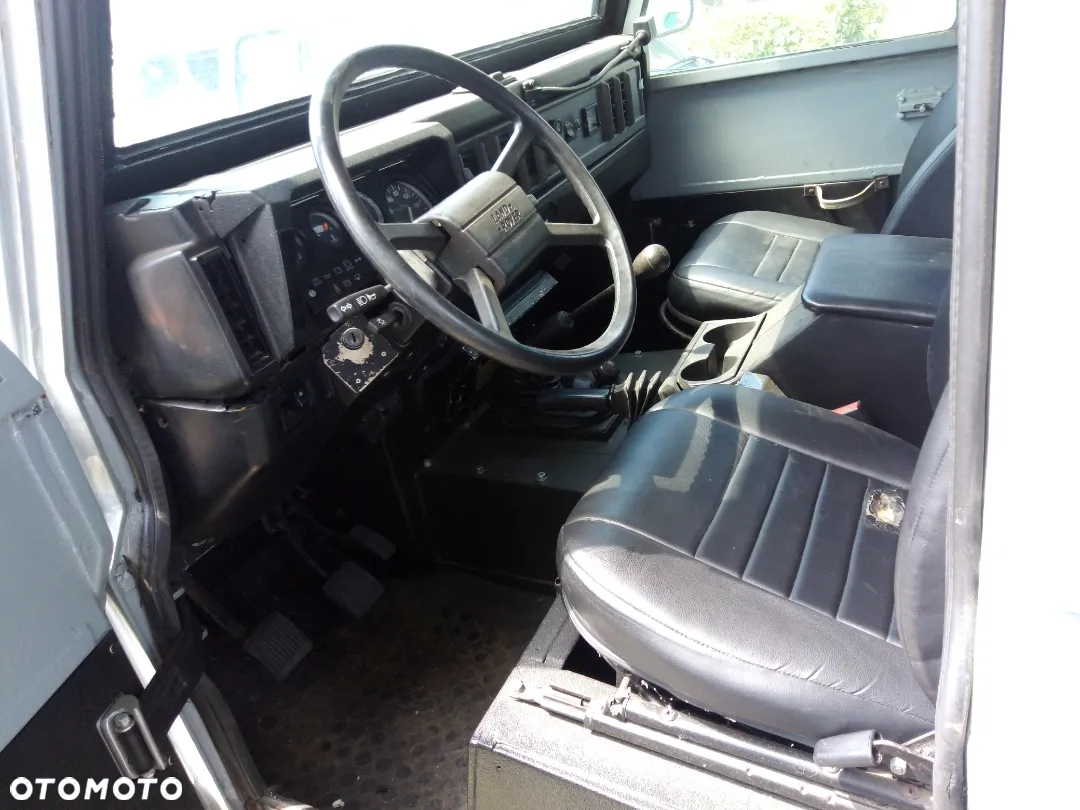 Land Rover Defender - 7