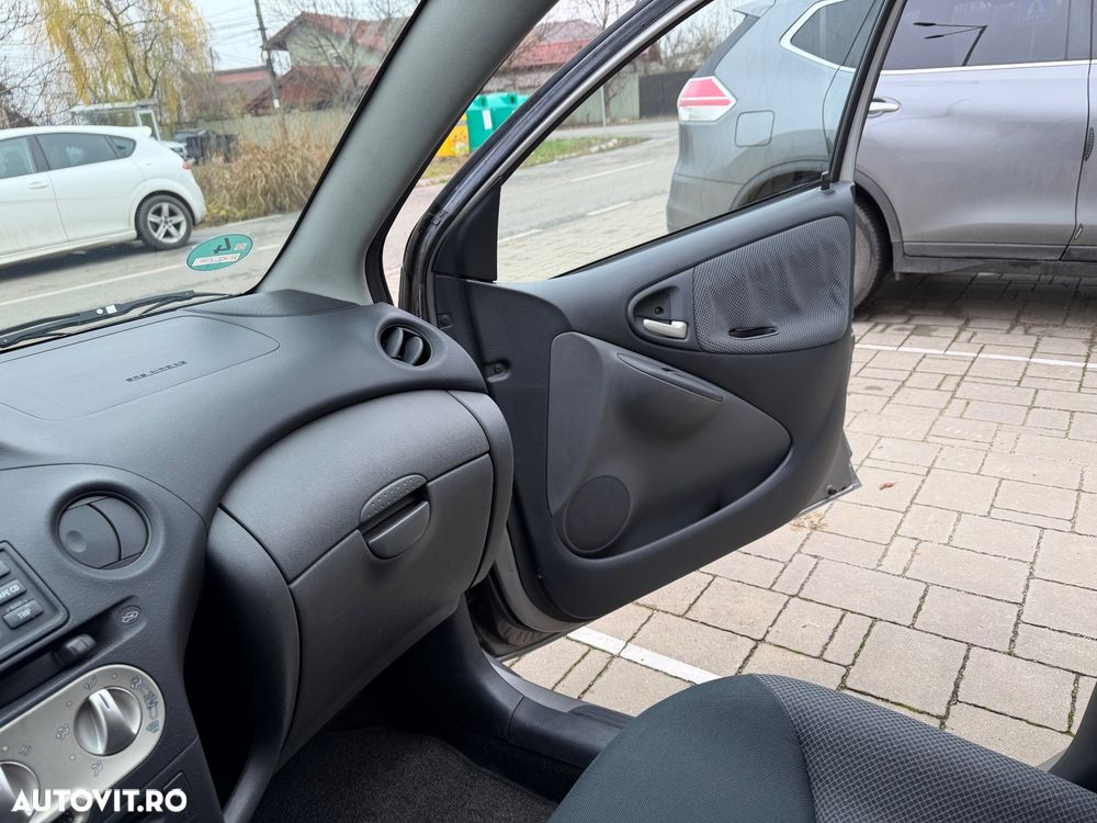 Toyota Yaris 1.3 Aut Sol - 6