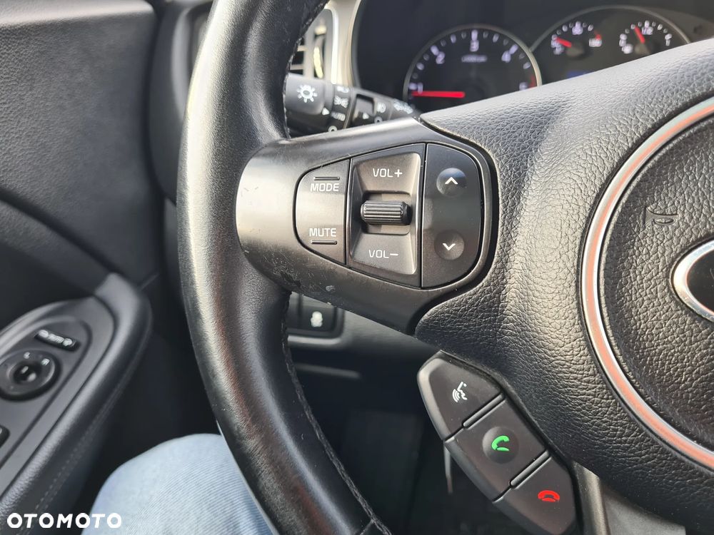 Kia Carens 1.7 CRDi 115 Dream-Team Edition - 10