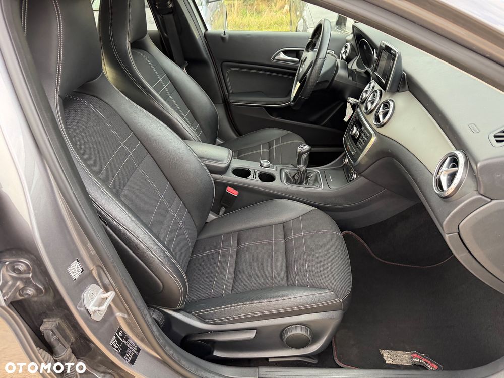 Mercedes-Benz GLA 200 Urban - 31