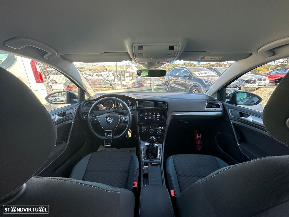 VW Golf Variant 1.6 TDi SCR IQ.DRIVE - 27
