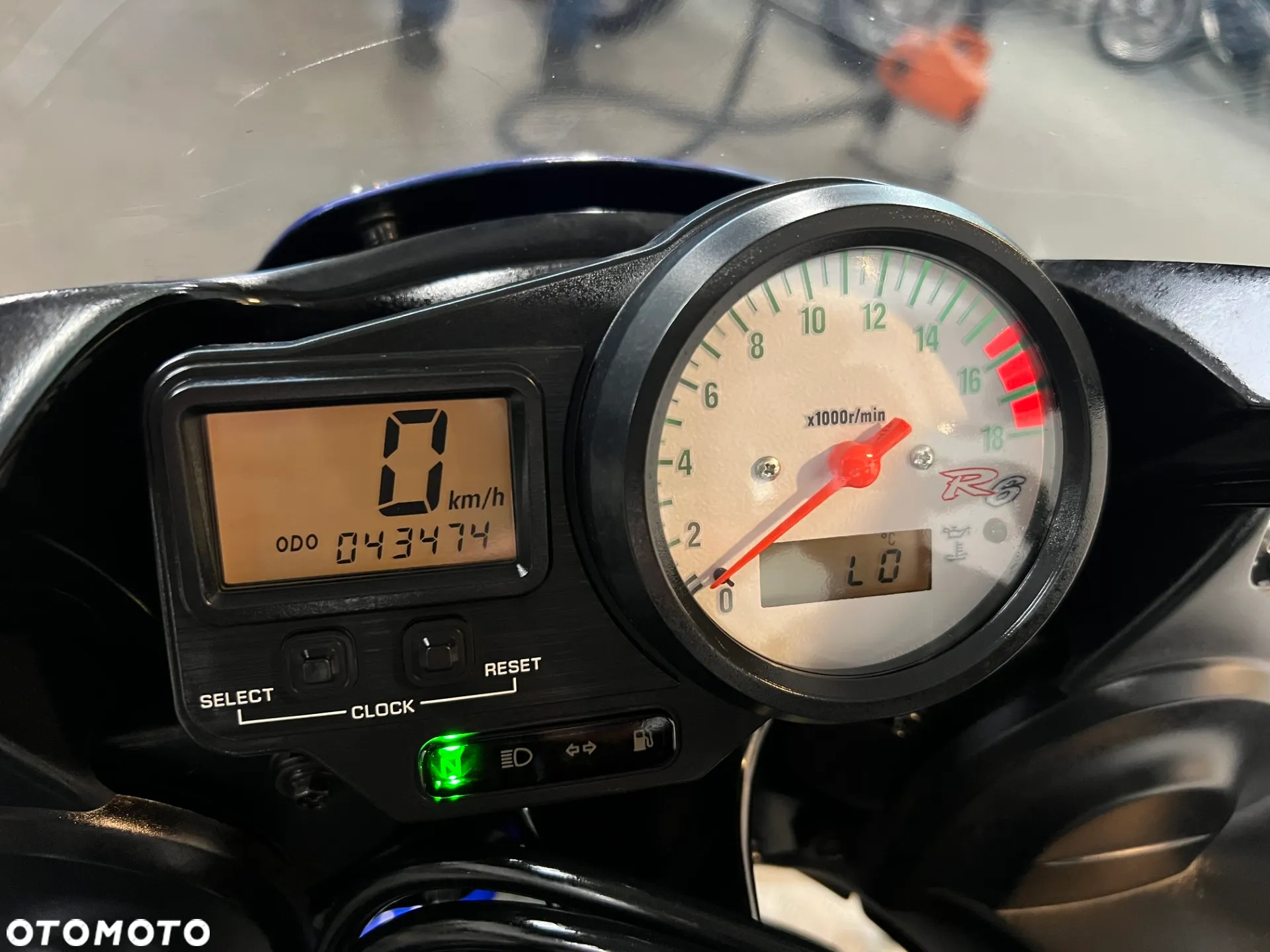 Yamaha R6 - 12