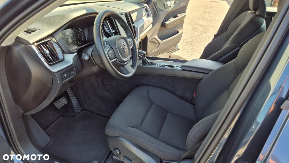Volvo XC 60 D4 Momentum Pro - 26
