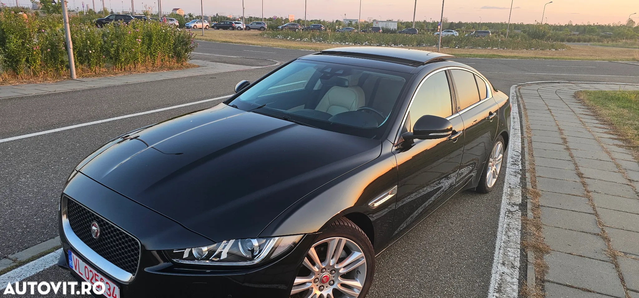 Jaguar XE 2.0 R-Sport - 12