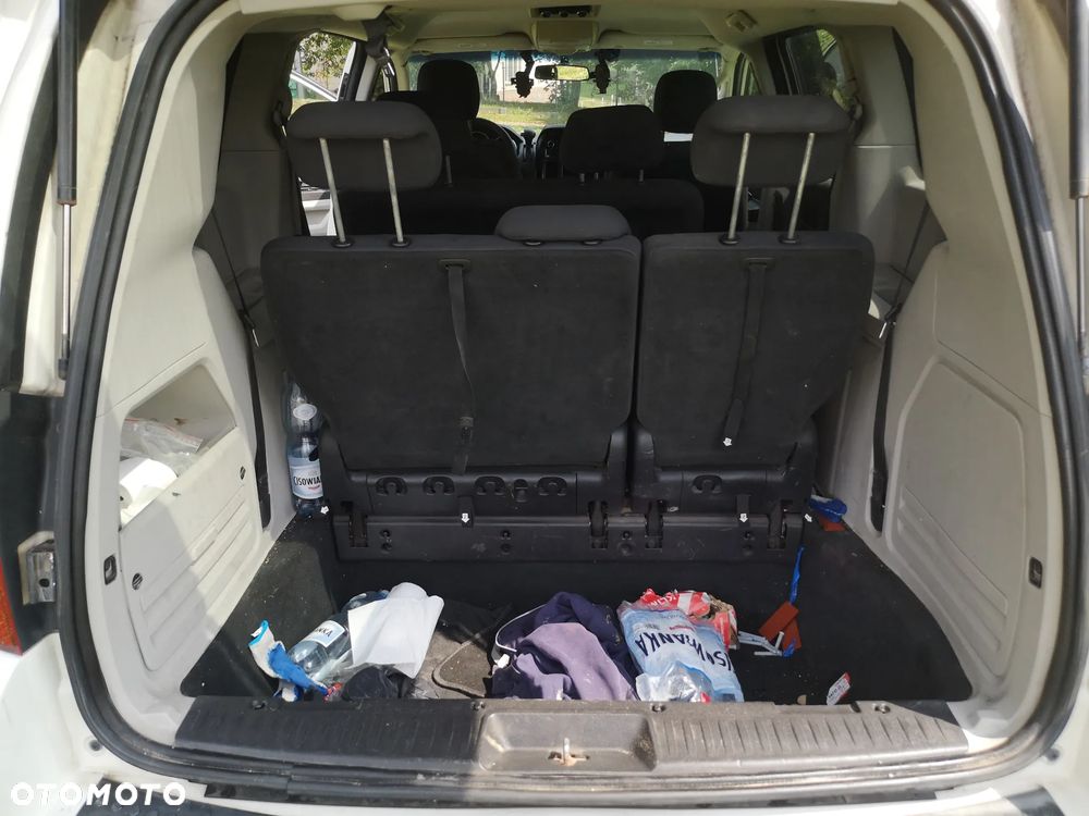 Dodge Caravan - 20