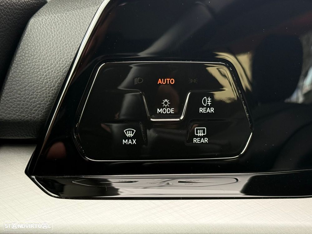 VW Golf Variant 2.0 TDi Sportline - 11