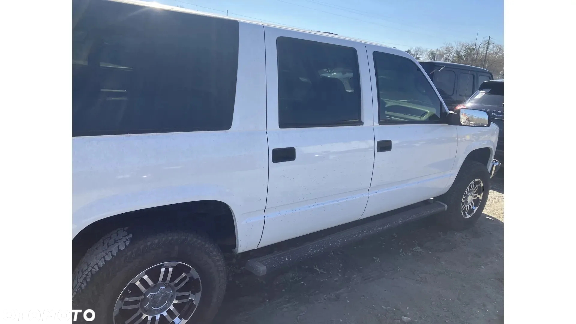 Chevrolet Suburban - 13