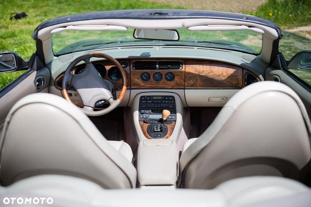 Jaguar XK8 - 11
