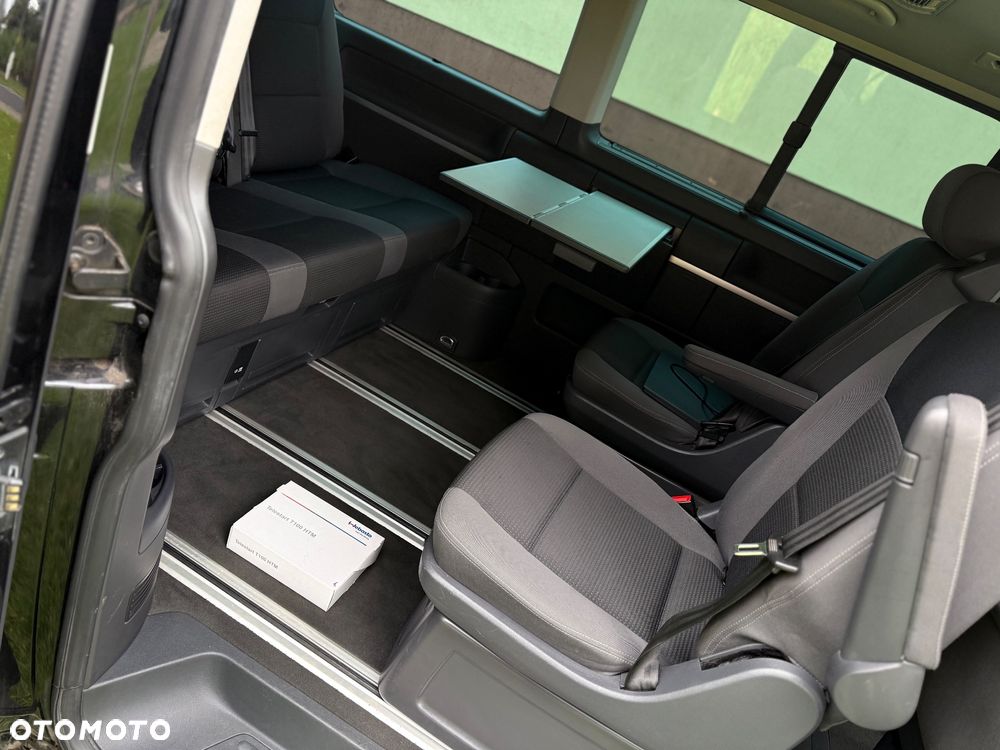 Volkswagen Multivan - 32