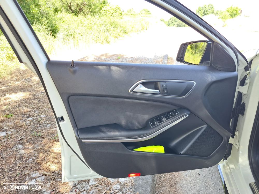 Mercedes-Benz A 200 (BlueEFFICIENCY) 7G-DCT AMG Sport - 12
