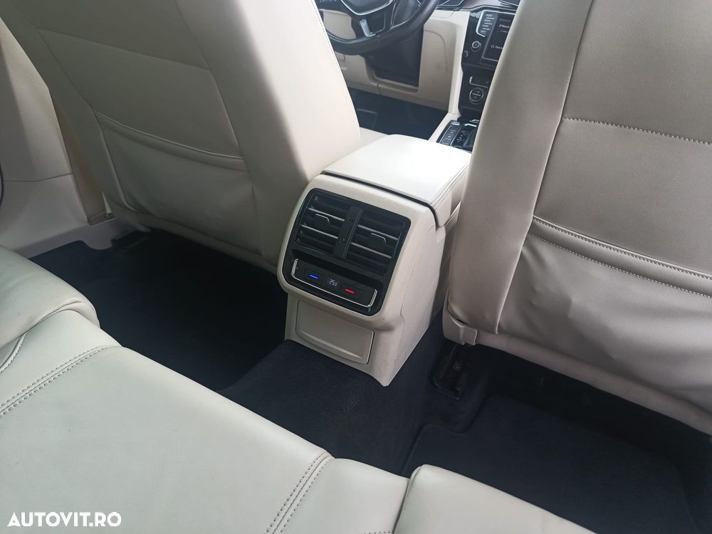 Volkswagen Passat 2.0 TDI DSG Highline - 12