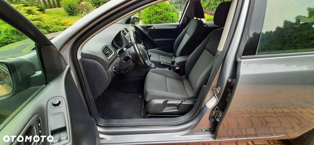 Volkswagen Golf - 22