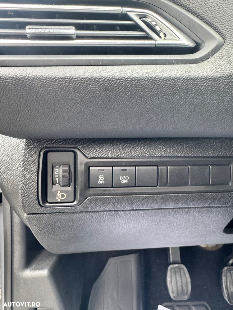 Peugeot 308 1.2 L PureTech Active - 18