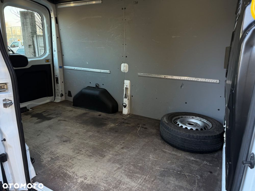 Ford Transit - 25