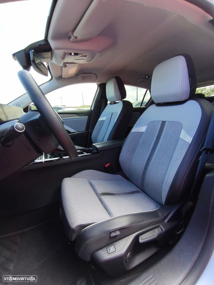Opel Astra 1.2 T Elegance - 24