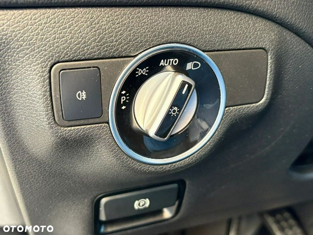 Mercedes-Benz CLA 200 7G-DCT AMG Line - 30