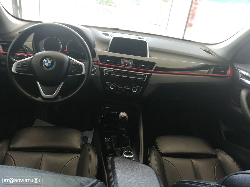 BMW X1 xDrive18d Sport Line - 11