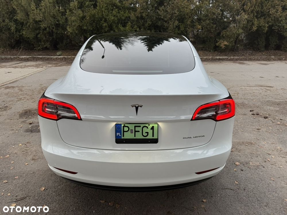 Tesla Model 3 - 4