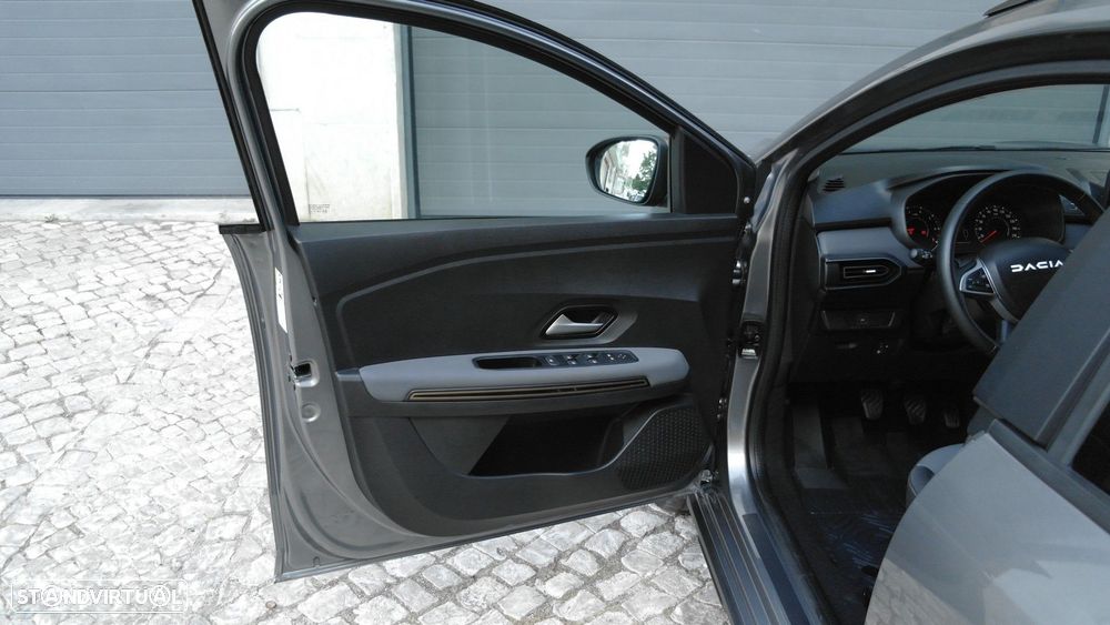 Dacia Jogger 1.2 ECO-G Extreme 7L - 28