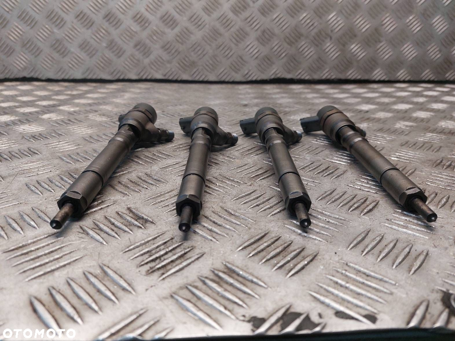 WTRYSK WTRYSKIWACZ KOMPLET HYUNDAI TUCSON I 2.0 CRDI 33800-27900 - 2
