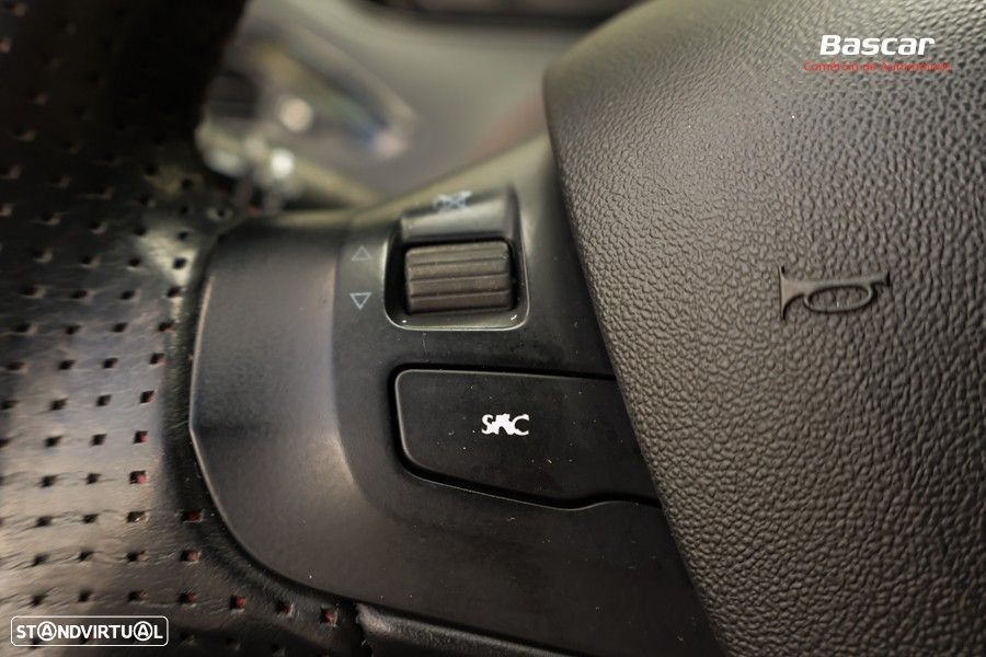 Peugeot 208 1.6 THP GTi - 41