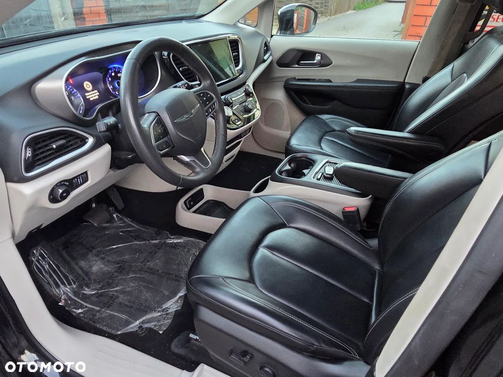 Chrysler Pacifica - 30