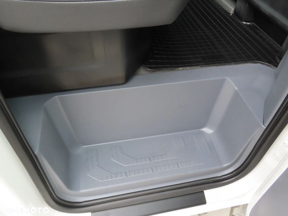 Iveco DAILY 50C18 DOKA Brygadowy MIXTO Dubel 7-Mio Os.+838 Kg Ład. Skrzynia Ładunkowa 3514 mm, Rozstaw Osi 4490 mm, DMC 3500 Kg, Kat. Prawa Jazdy B, Tylne Koła Bliźniacze WZMACNIANY, HAK 3500 Kg, Tempomat, Asystent Jazdy Stan Wizualny I Techniczny JAK NOWY Gotowy Dostępny OKAZJA POLECAM - 26