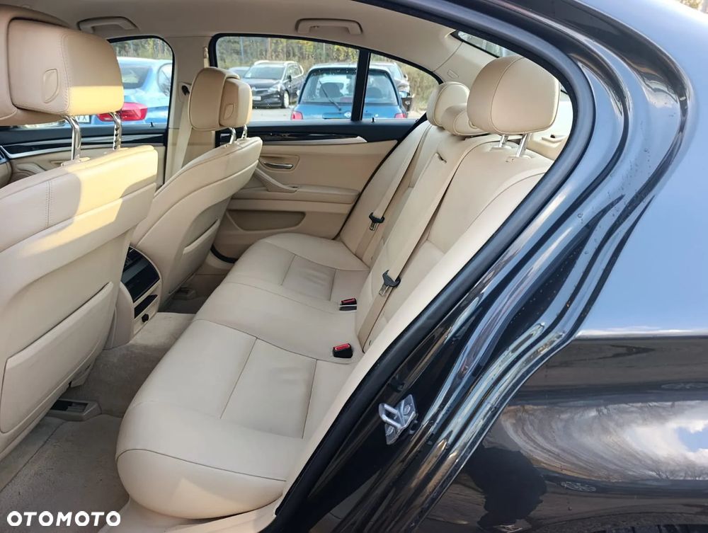 BMW Seria 5 528i xDrive Modern Line - 11
