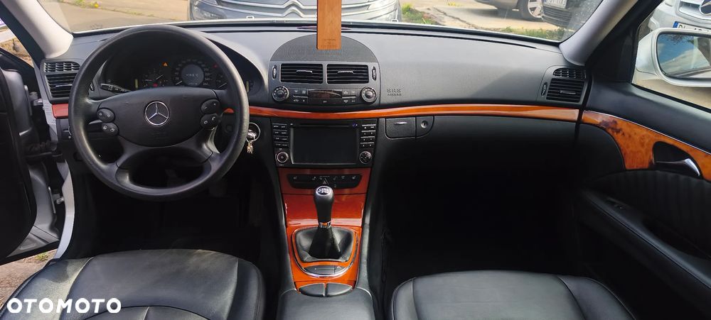 Mercedes-Benz Klasa E 200 Kompressor Classic - 16