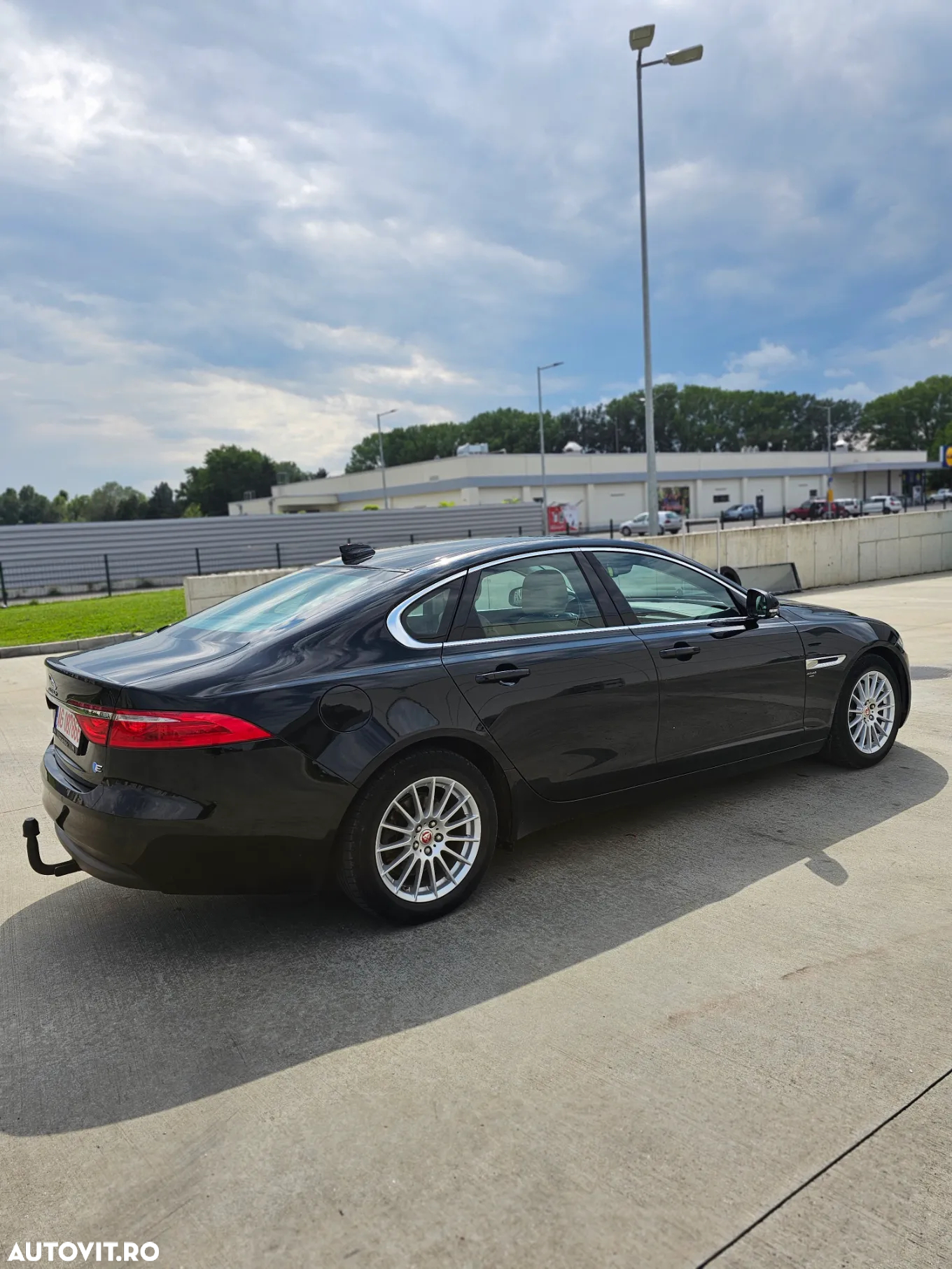 Jaguar XF 20d RWD E-Performance Prestige - 15