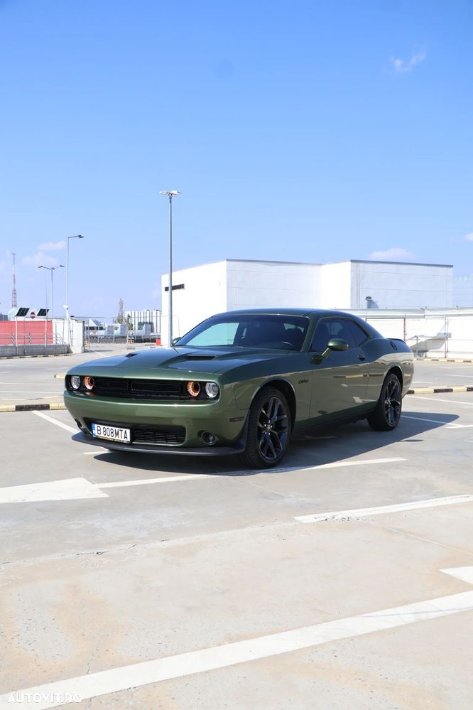 Dodge Challenger - 11