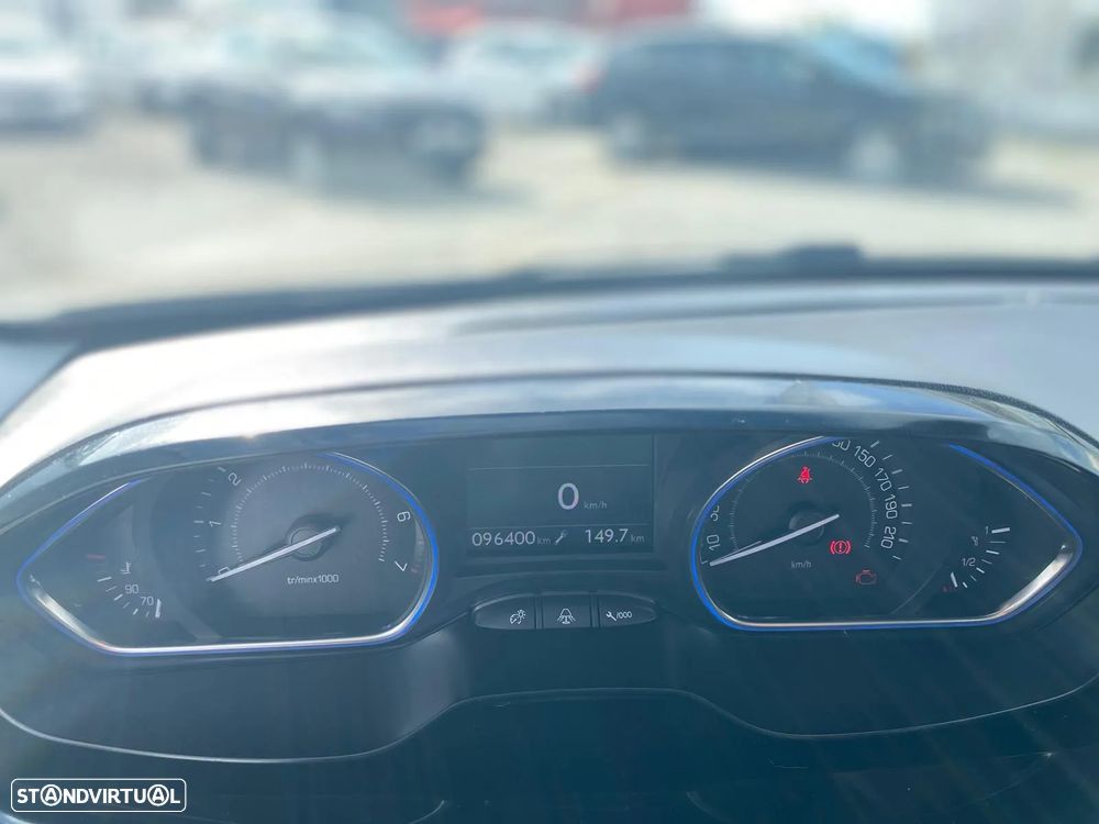 Peugeot 2008 1.2 PureTech Active - 11