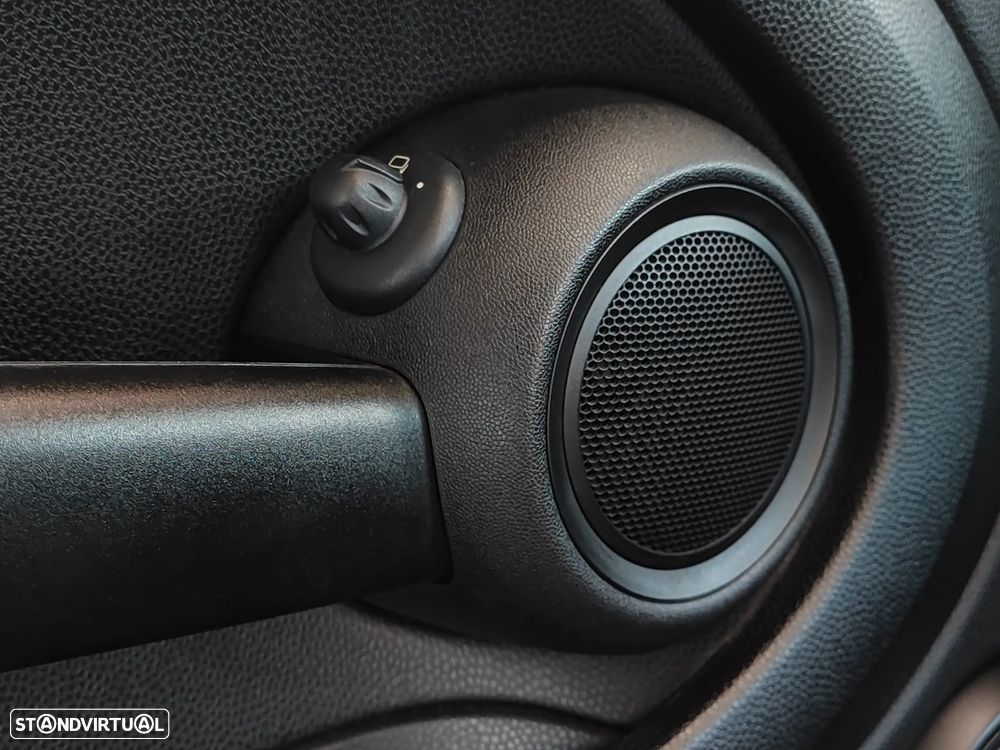 MINI 3 Portas One D - 17