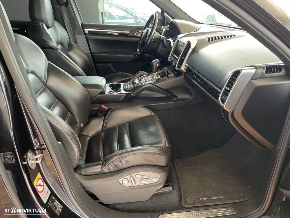 Porsche Cayenne - 34