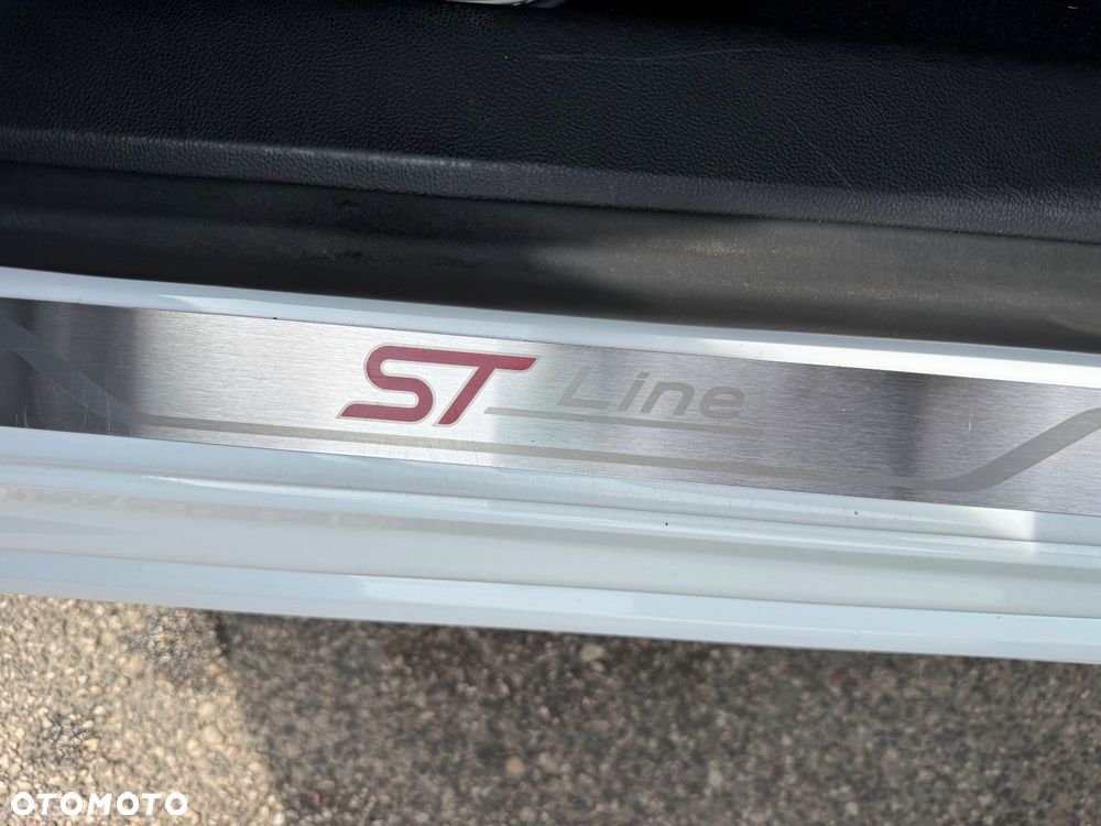 Ford Focus 1.5 EcoBlue Start-Stopp-System ST-LINE DESIGN - 24