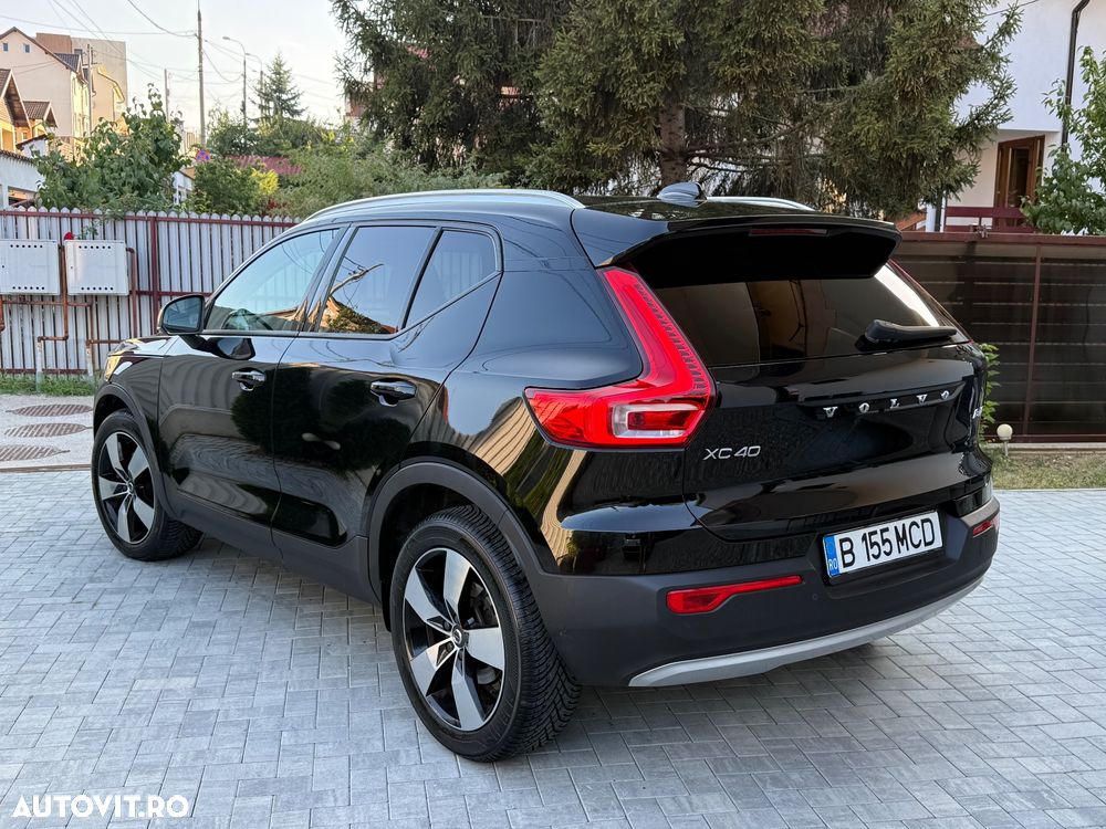 Volvo XC 40 B4 AT8 AWD Mild Hybrid Momentum Pro - 2